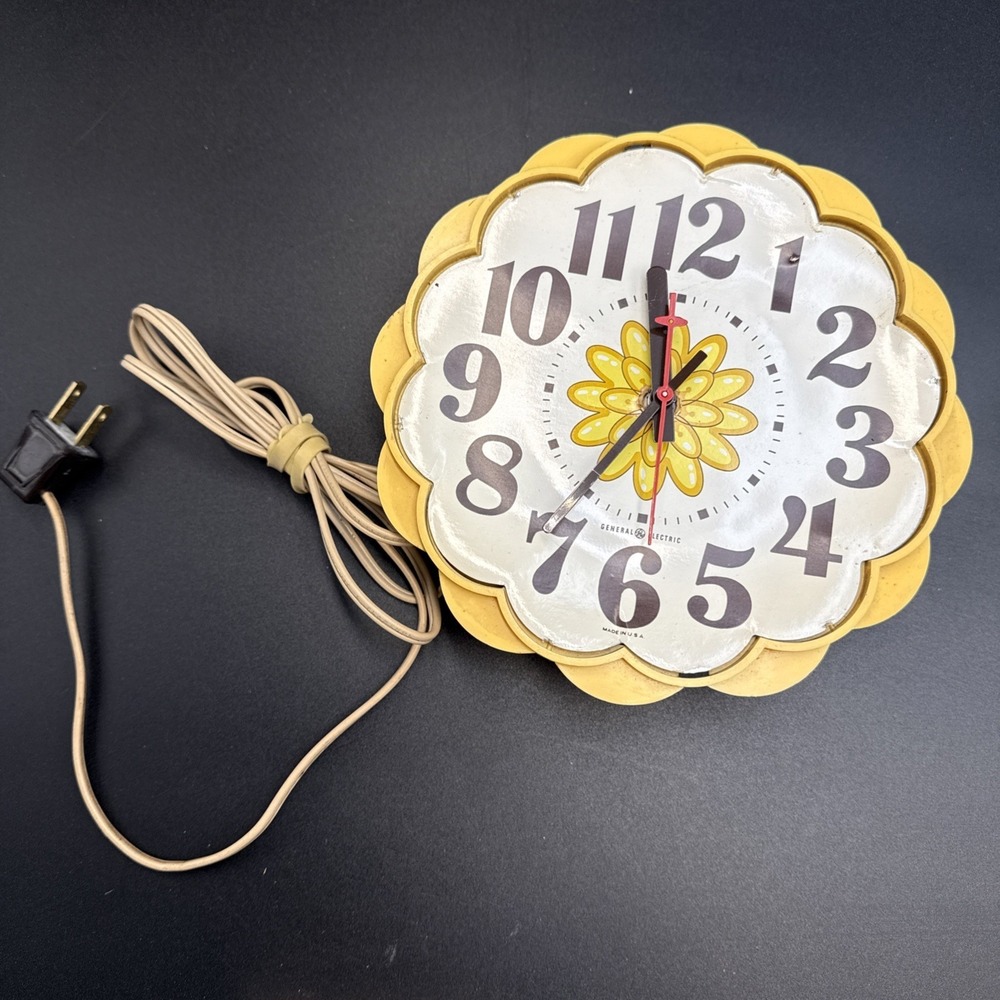 VTG GE Yellow Flower Wall Clock Electric Plug-In Runs Well MCM Missing Cover